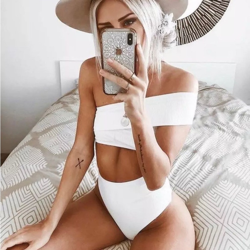 Women’s swim suit